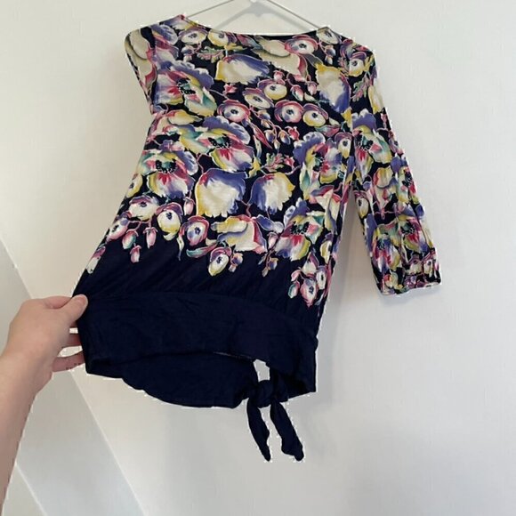 VANESSA VIRGINIA Luxe Blossoms Tee Navy Multi Floral Tie Knot 3/4 Sleeve Blouse - Picture 13 of 13